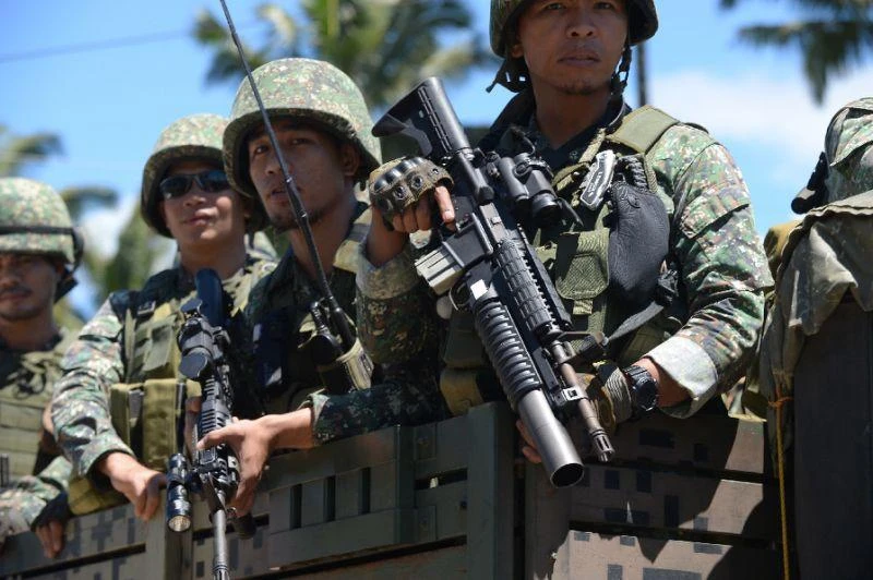 Philippine troops are pictured on their way to the frontline in the outskirts of Marawi, where they have been battling militants since May. (File photo by AFP)