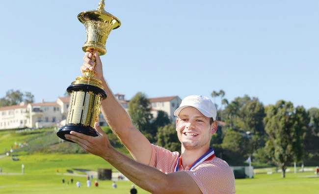 Doc Redman poses with the Havemeyer Trophy after winning the USGA US Amateur Championship 36-hole final on Sunday. (AFP)