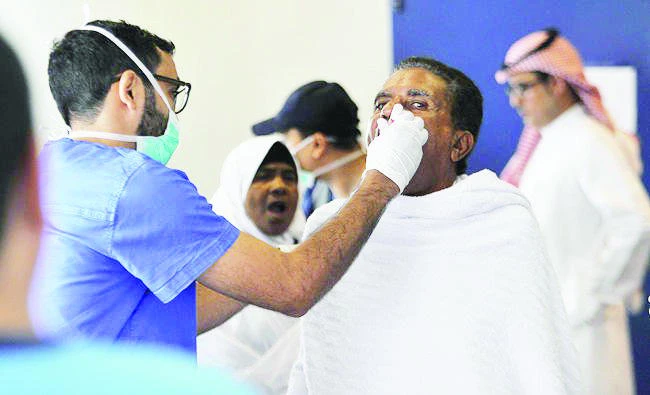 A Hajj pilgrims is treated by a doctor at a local hospital in Makkah. (File photo)