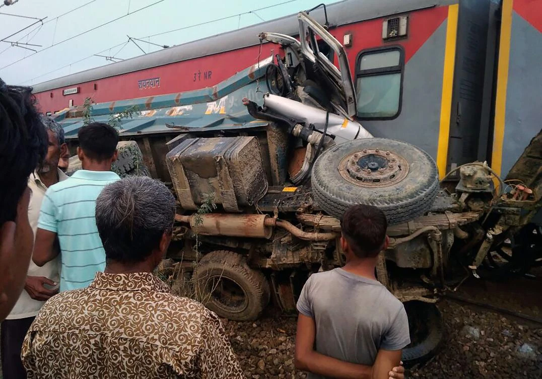 Onlookers gather around the crash site of a train accident in Auraiya district in Uttar Pradesh state, India, on August 23, 2017. (AFP)