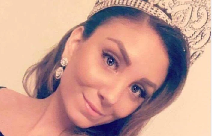 Amanda Hanna wears the crown that she was later stripped of. (Facebook)