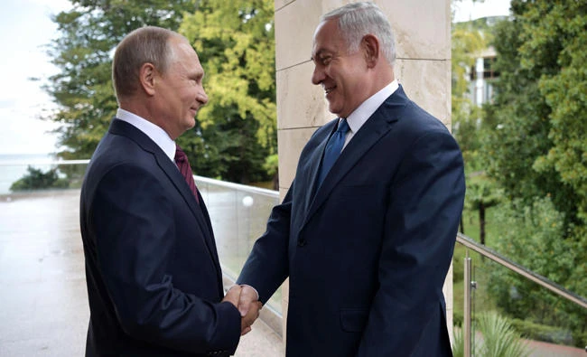Russian President Vladimir Putin (L) welcomes Israeli Prime Minister Benjamin Netanyahu during a meeting at the Bocharov Ruchei state residence in Sochi on Wednesday. (AFP)
