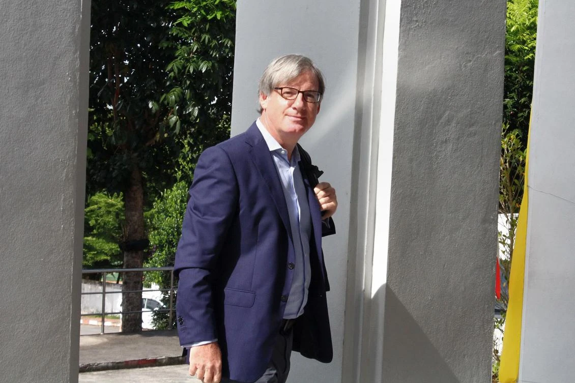 BBC foreign correspondent Jonathan Head arrives at court to fight defamation charges brought against him by a Thai lawyer in Phuket on August 23, 2017. Head, the BBC's Southeast Asia correspondent, appeared in a Thai court on August 23 for the start of a criminal defamation trial brought by a lawyer who featured in an investigation into foreigners being scammed of their retirement homes. (AFP)
