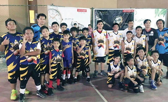 JBL Teens Mosquito White and Mosquito Blue with their coaches. (AN photo)
