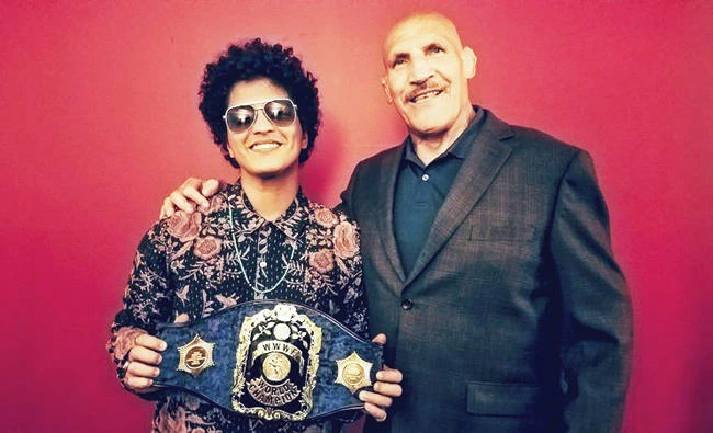 Bruno Mars, left, meeting retired professional wrestler Bruno Sammartino, right, as Mars holds Sammartino’s world champion belt, coinciding with a concert as part of Mars’ 24K Magic World Tour in Pittsburgh. (AP)