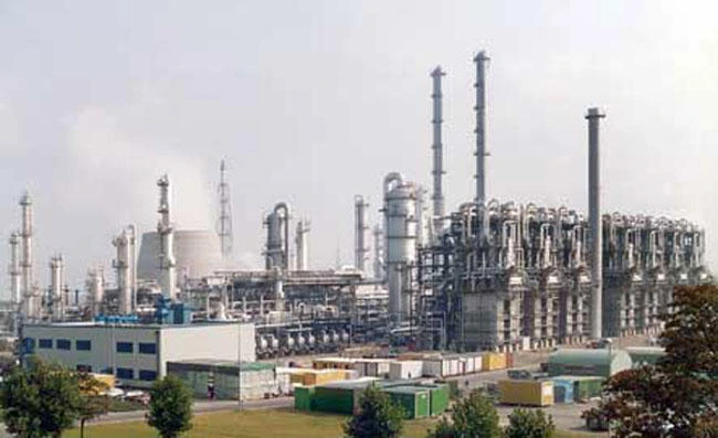 Above, an illustration of the Tahrir petrochemicals project. (Courtesy Carbon Holdings)