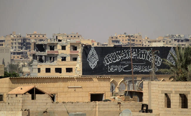 A banner belonging to Daesh militants is seen during a battle with member of the Syrian Democratic Forces in Raqqa, Syria, on August 16, 2017. A counterattack by Daesh militants on Friday in Raqqa killed at least 34 Syrian soldiers and allied fighters, a monitor said. (REUTERS/Zohra Bensemra)