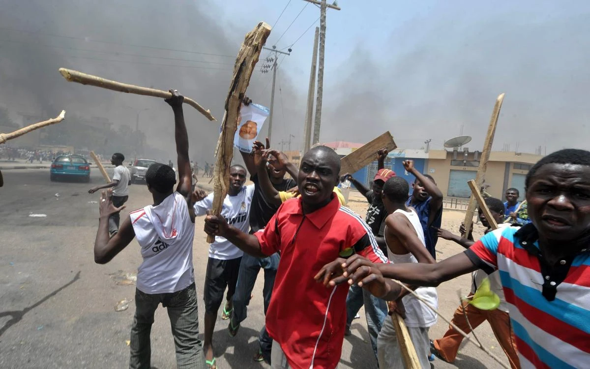 Supporters of President Muhammadu Buhari go on a violent rampage following his loss at the 2011 presidential elections. The Arewa Youth has retracted its ultimatum against Christian Igbors after pressure from various groups, including President Buhari, who called for tolerance. (AFP file photo)