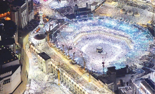 Hundreds of thousands of Hajj pilgrims listen to a first Friday sermon of Dul Hajjah at the Grand Mosque in Makkah. (SPA)