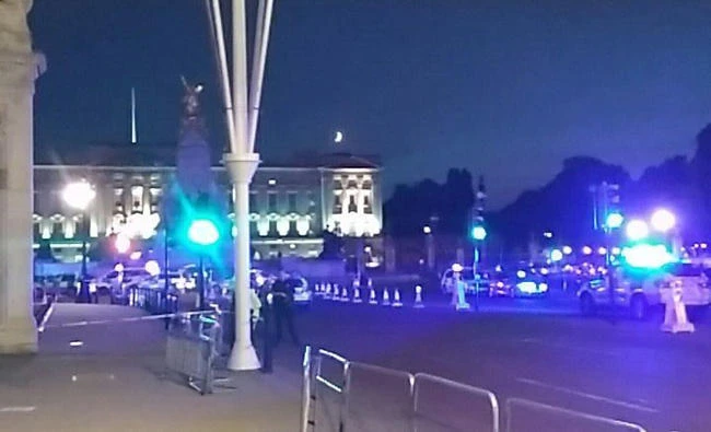 This photo taken from the Twitter account of Matt Vincent, shows policemen stand guarding the streets outside Buckingham Palace in London, on Friday, after a man was stopped in possession of knife and injured two police officers. (AFP)