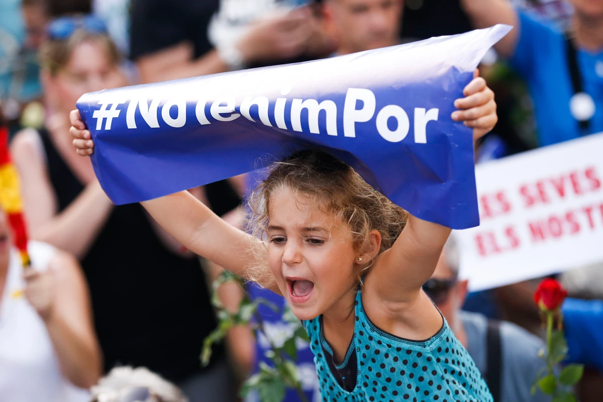 A girl holds a placard reading in Catalan "We are not afraid" during a march against terrorism which slogan is #NoTincPor (I'm Not Afraid) in Barcelona on August 26, 2017, following the Barcelona and Cambrils attacks that killed 15 people and injuring over 100. Tens of thousands of Spaniards and foreigners are to stage a defiant march against terror through Barcelona on August 26 following last week's deadly vehicle rampages. The Mediterranean city is in mourning after a van ploughed into crowds on Las Ramblas boulevard on August 17, followed hours later by a car attack in the seaside town of Cambrils. (AFP)