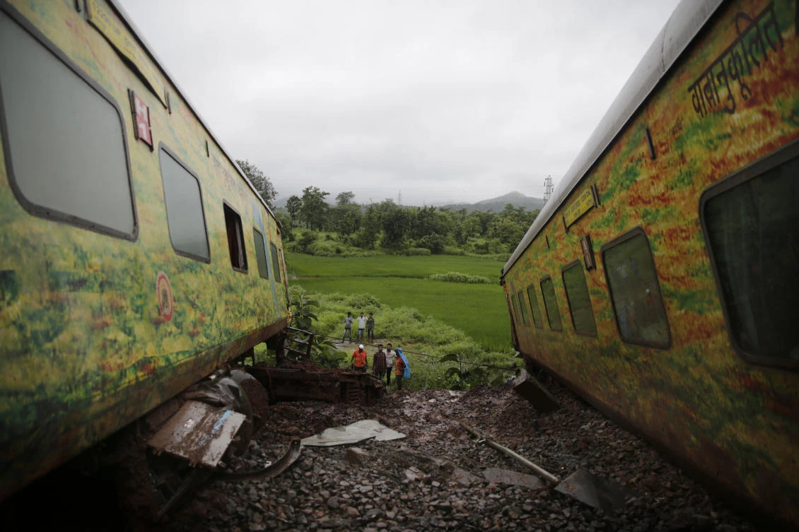 People look at derailed coaches of the Duronto Express in Asangaon, some 70 kilometers from Mumbai, India, Tuesday, Aug. 29, 2017. A passenger train partly derailed Tuesday morning in western India, the third rail accident in the country in 10 days. Rescuers were working to pull out people who were trapped in the toppled train engine and seven coaches lying on their sides. No casualties or injuries have been reported, railway spokesman A.K. Jain said. (AP)