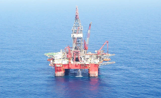 In this Nov. 22, 2013 file photo, the Centenario deep-water drilling platform stands off the coast of Veracruz, Mexico in the Gulf of Mexico. (AP)