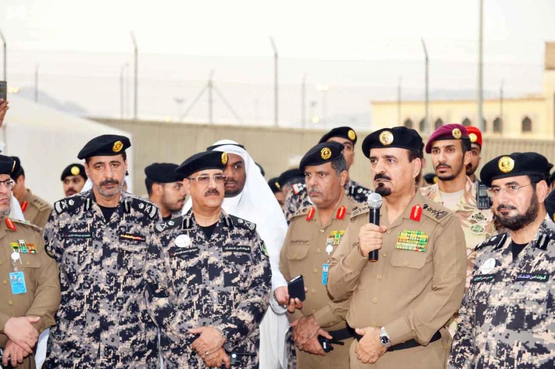 Lt. Gen. Saeed bin Abdullah Al-Qahtani speaks during his visit to the headquarters of the facilities security forces in Mina on Monday. (SPA)