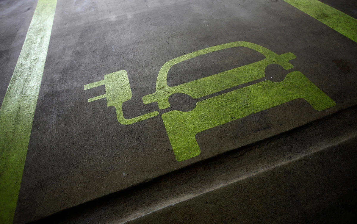 A sign is painted on a parking space for electric cars inside a car park in Hong Kong January 29, 2012. (File photo by REUTERS)