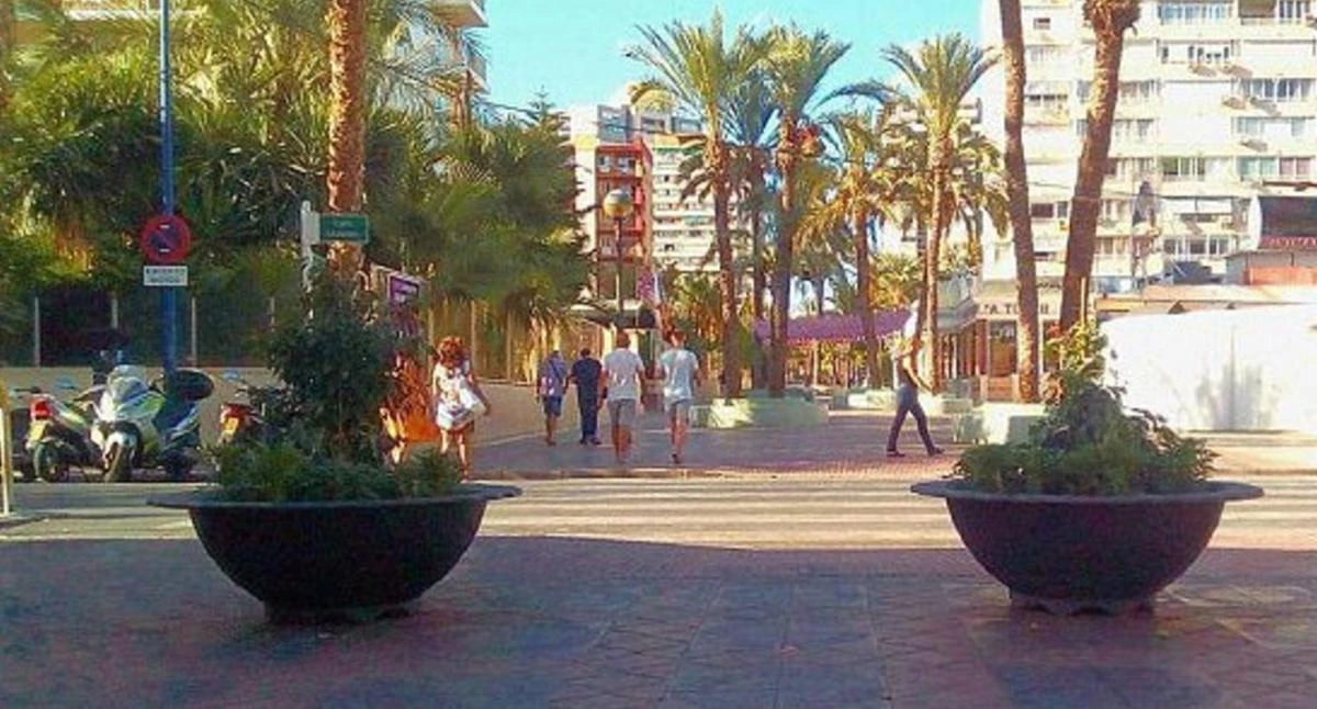 Have Spanish police placed large plant pots as barrier against terrorists?