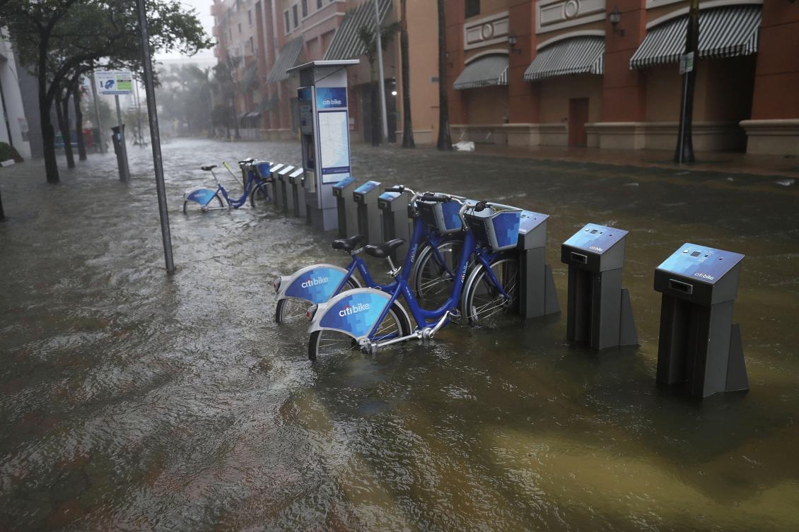 MIAMI, FL - SEPTEMBER 10: A flooded street is seen in the Brickell area of downtown as Hurricane Irma passes through on September 10, 2017 in Miami, Florida. Hurricane Irma made landfall in the Florida Keys as a Category 4 storm on Sunday, lashing the state with 130 mph winds as it moves up the coast. Joe Raedle/Getty Images/AFP == FOR NEWSPAPERS, INTERNET, TELCOS & TELEVISION USE ONLY ==