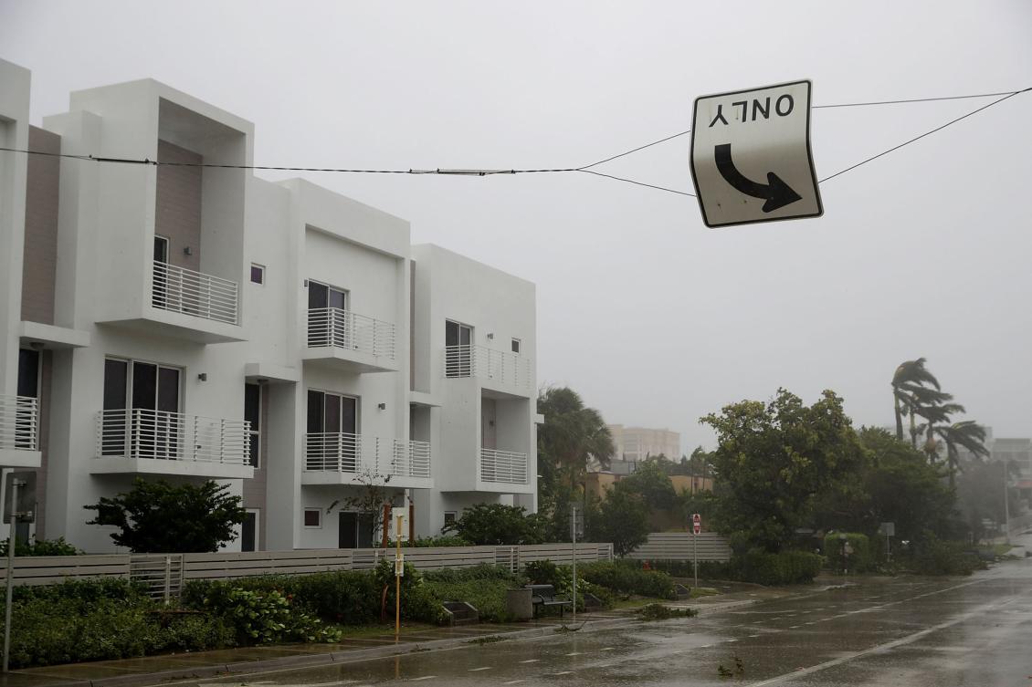 POMPANO BEACH, FL - SEPTEMBER 10: A twisted street sign turns in the wind along East Atlantic Boulevard as Hurricane Irma hits the southern part of the state September 10, 2017 in Pompano Beach, Florida. The Category 4 hurricane made landfall in the United States in the Florida Keys at 9:10 a.m. after raking across the north coast of Cuba. Chip Somodevilla/Getty Images/AFP == FOR NEWSPAPERS, INTERNET, TELCOS & TELEVISION USE ONLY ==