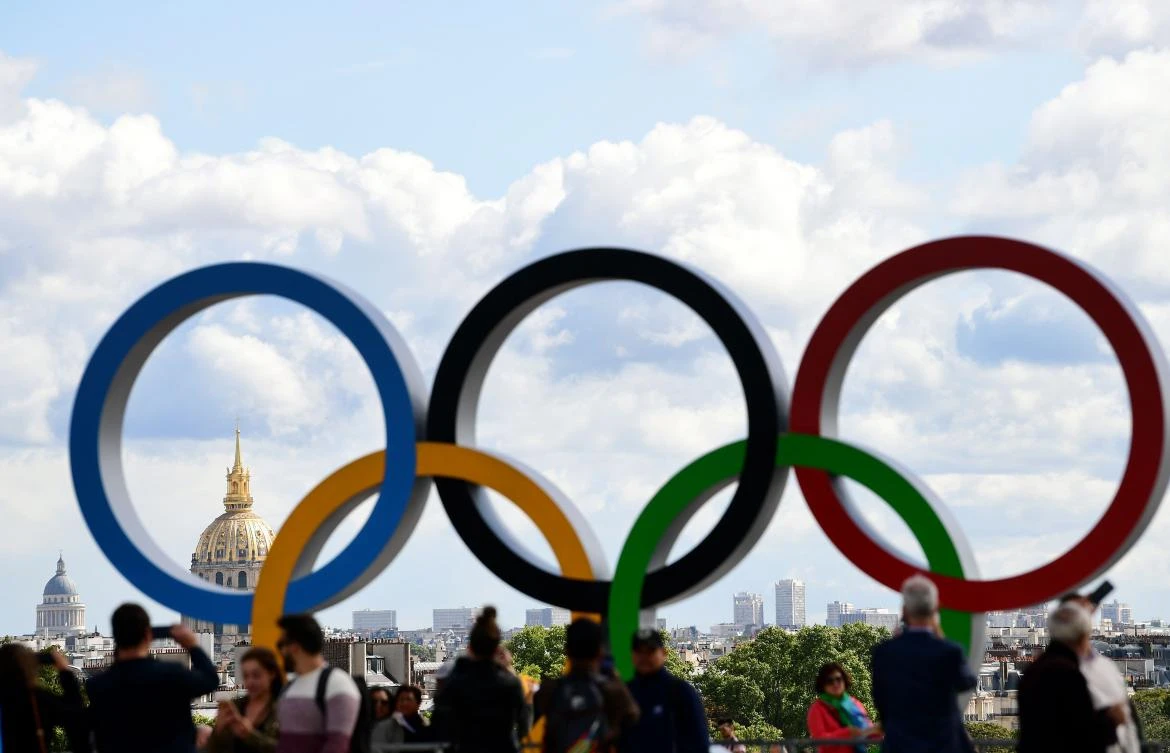 A picture taken on September 14, 2017 shows the Olympics Rings on the Trocadero Esplanade in Paris, after the International Olympic Committee named Paris host city of the 2024 Summer Olympic Games. The International Olympic Committee named Paris and Los Angeles as hosts for the 2024 and 2028 Olympics on September 13, 2017, crowning two cities at the same time in a historic first for the embattled sports body. / AFP / FRANCK FIFE