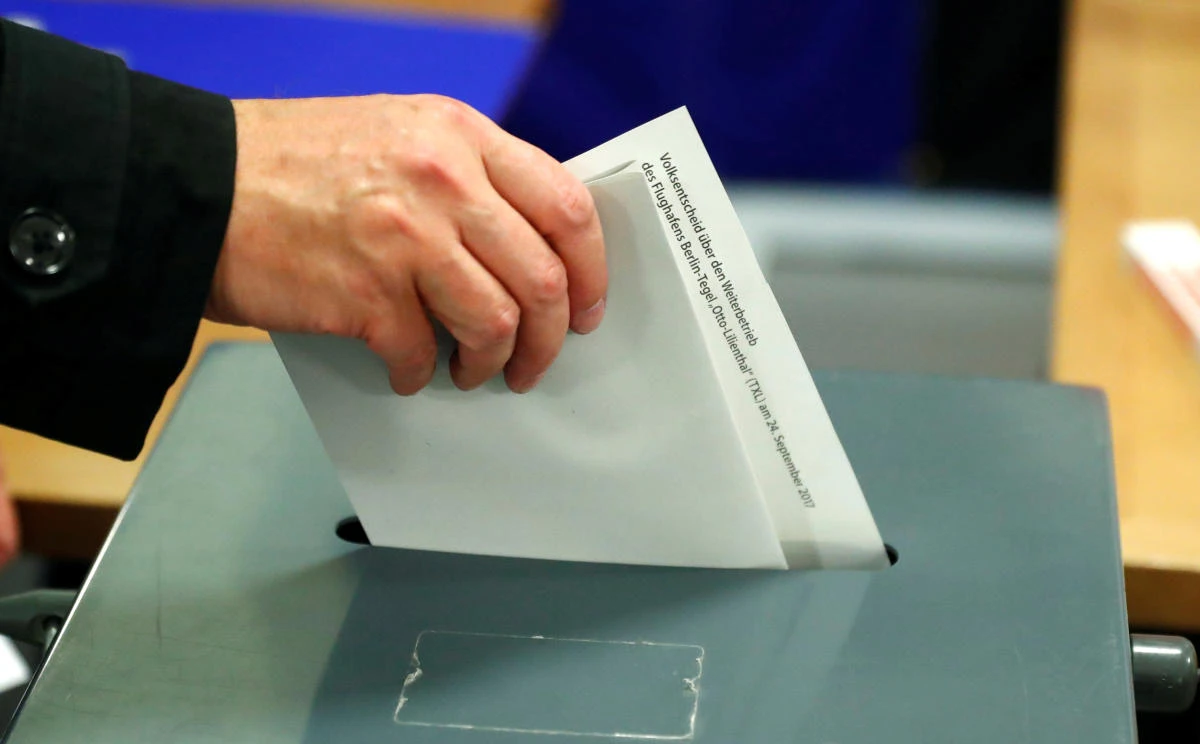 A voter returns his ballot after voting in Germany’s general election on September 24, 2017. (Reuters)