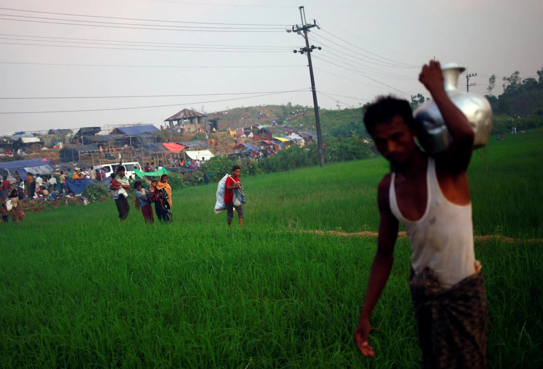 Rohingya refugees arrive near a new makeshift camp, in Cox's Bazar, Bangladesh September 16, 2017. (REUTERS)