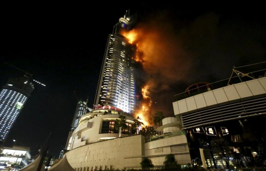 A fire engulfs The Address Hotel in downtown Dubai in the United Arab Emirates on December 31, 2015. (File photo by Reuters)