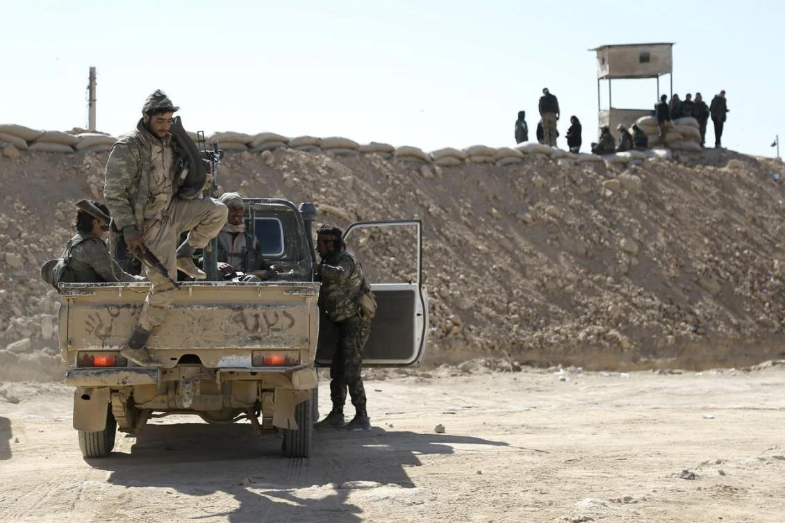 Syrian Democratic Forces (SDF) gather in northern Deir al-Zor province ahead of an offensive against Daesh militants, Syria February 21, 2017. (REUTERS)