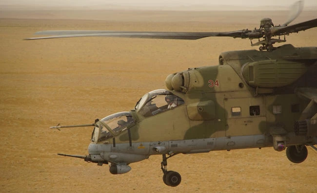 A Russian military helicopter flies over a desert in Deir Ezzor province, Syria, on Sept. 15, 2017. Moscow on Sunday said a Russian general was killed in a mortar explosion while battling Daesh militants near the eastern Syrian city of Deir Ezzor on Thursday. (AP Photo, File)