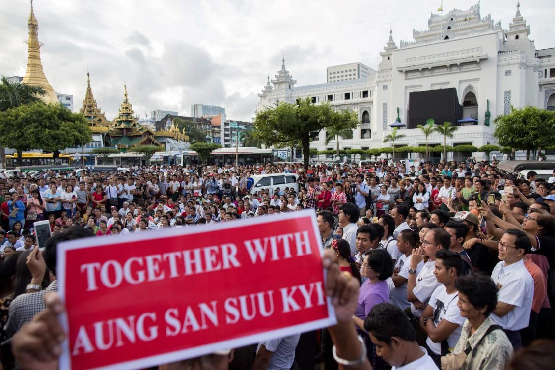 Supporters gather during a rally in support to the Myanmar leader Aung San Suu Kyi in front of City Hall in Yangon on September 24, 2017. (File photo by AFP)