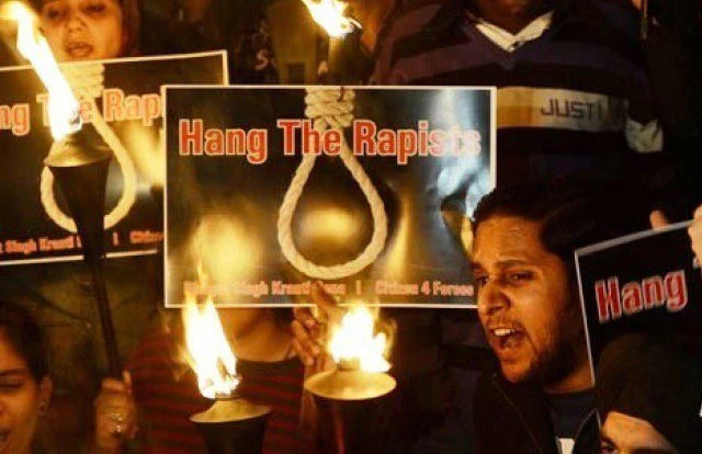 Demonstrators protesting the gang rape of a 23-year-old woman in New Delhi on December 19, 2012. (File photo by AFP)