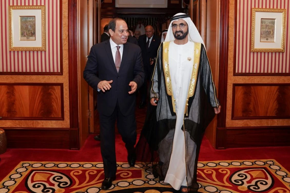 Vice President, Prime Minister and Ruler of Dubai, Sheikh Mohammed bin Rashid (R) walks with Egypt’s President Abdel Fattah El-Sisi (WAM)