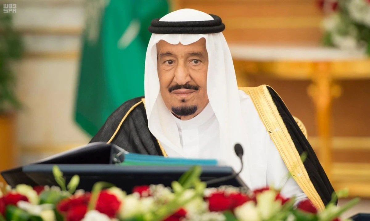 King Salman chairs the Cabinet session at Al-Salam Palace in Jeddah on Tuesday. (SPA)