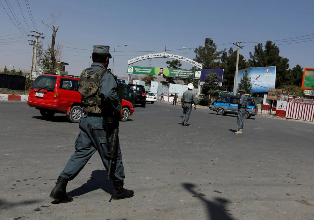 Afghan policemen stand guard outside of Kabul Airport after rockets exploded in Kabul, Afghanistan, September 27, 2017. (REUTERS)