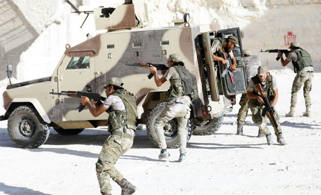 Syrian troops close to encircling Deir Ezzor