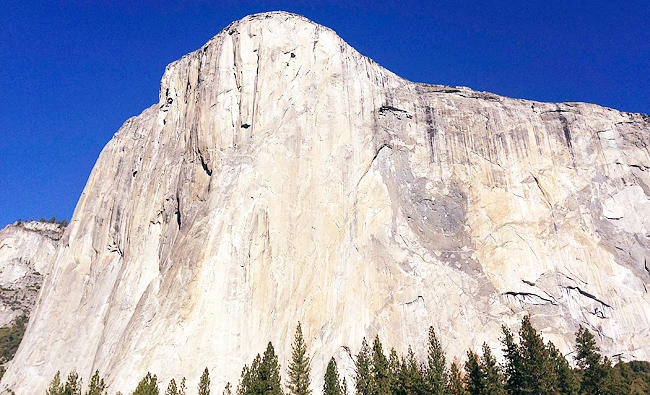 Ranger: Yosemite rock fall kills 1, injures another