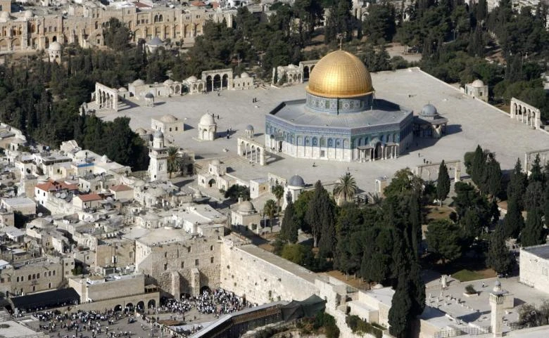 An aerial view shows the Dome of the Rock (R) on the compound known to Muslims as the Noble Sanctuary and to Jews as Temple Mount, and the Western Wall (L) in Jerusalem's Old City October 10, 2006. (REUTERS)