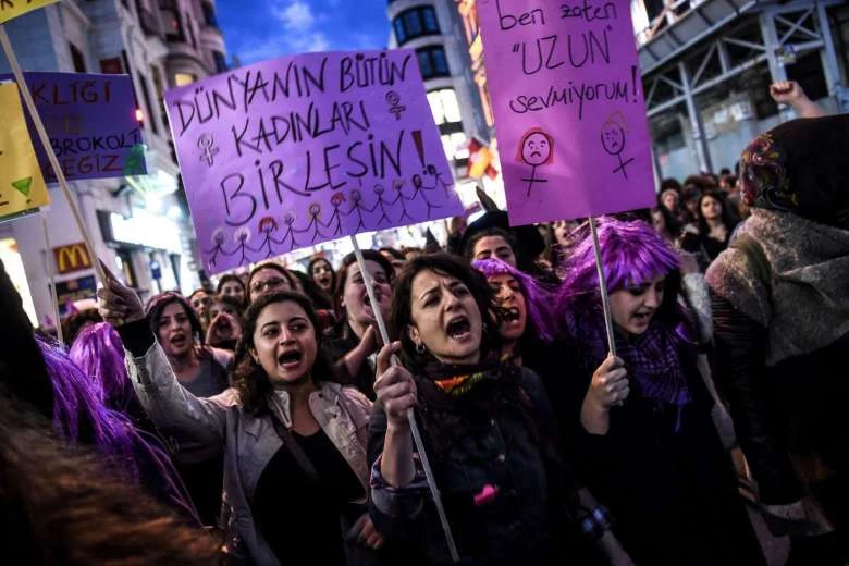 Turkish and Saudi women’s organizations should share much more intensively their best practices. Above, Turkish women hold signs reading “Get together all women of world” as they march down Istiklal Avenue in Istanbul in March. (AFP)