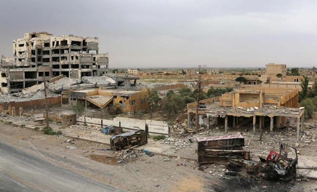 A picture shows the damage on the outskirts of Deir Ezzor on September 24, 2017, as Syrian government forces continue to press forward with Russian air cover in the offensive against Daesh jihadists across the province. (AFP)