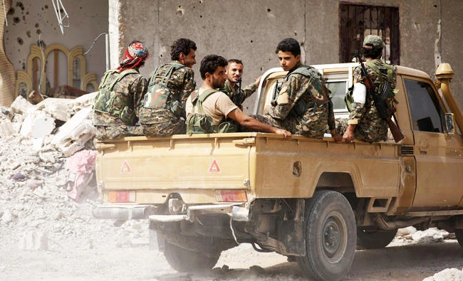 Fighters from Syrian Democratic Forces (SDF) sit on the back of a pick-up truck in Raqqa, Syria, in this September 25, 2017 photo. (REUTERS)