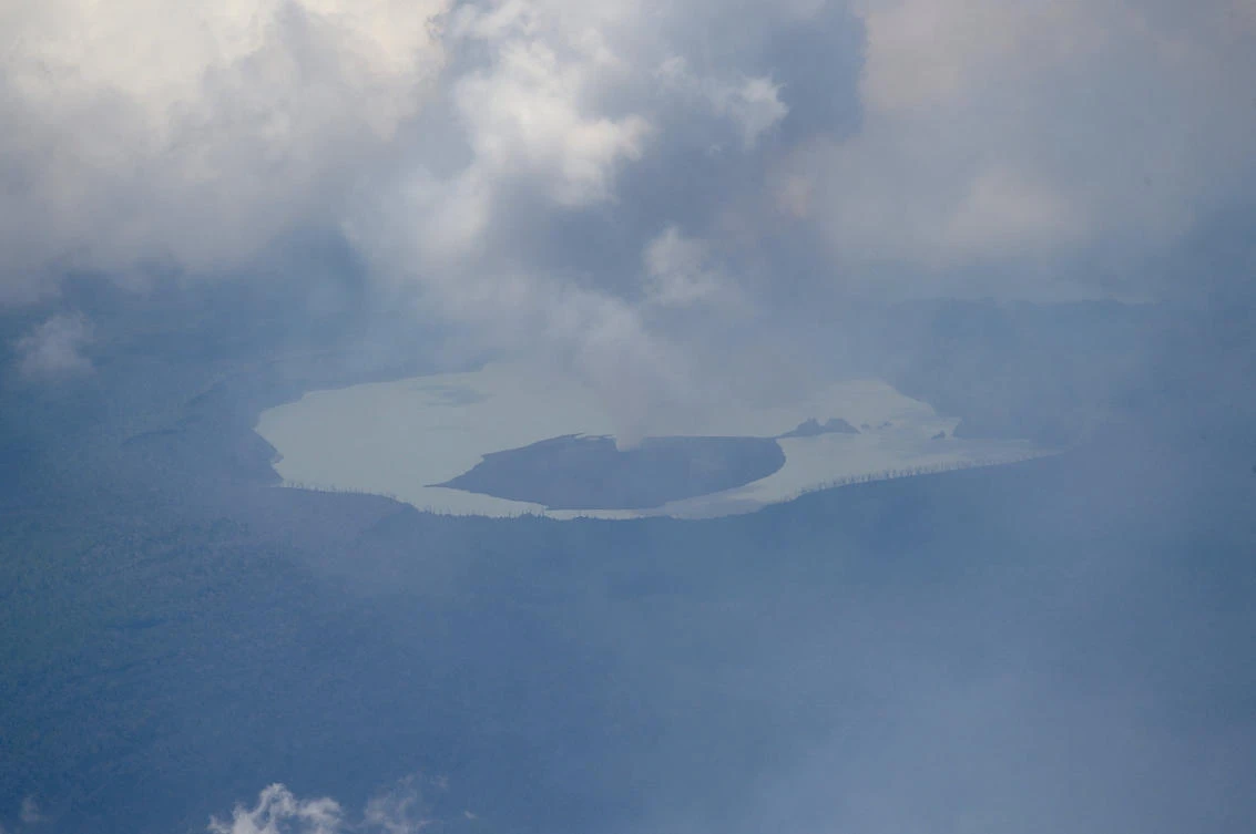 Smoke emanates from the Manaro Voui volcano located on Vanuatu's northern island Ambae in the South Pacific, in this aerial photo taken on September 26, 2017. Picture taken September 26, 2017. (New Zealand Defence Force/Handout via REUTERS)