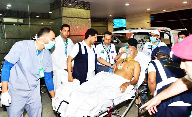 Pilgrims who recently underwent eye surgery should wear a plastic protective cover on their eyes throughout Hajj to avoid dust and potential inflammation. (SPA)