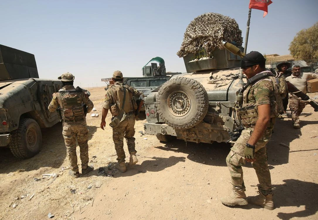Iraqi forces advance towards the al-Ayadieh area, north of Tal Afar, as they battle the last pockets of Daesh jihadists on August 30, 2017. (AFP / AHMAD AL-RUBAYE)