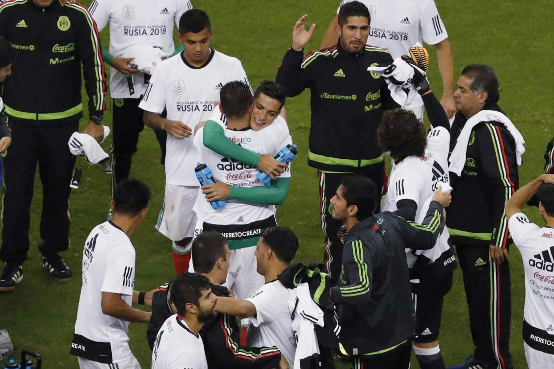 Players of Mexico celebrate qualifying for the 2018 Russia World Cup after beating Panama at the Azteca Stadium in Mexico City, Friday, on September 1, 2017. (File photo by AP)