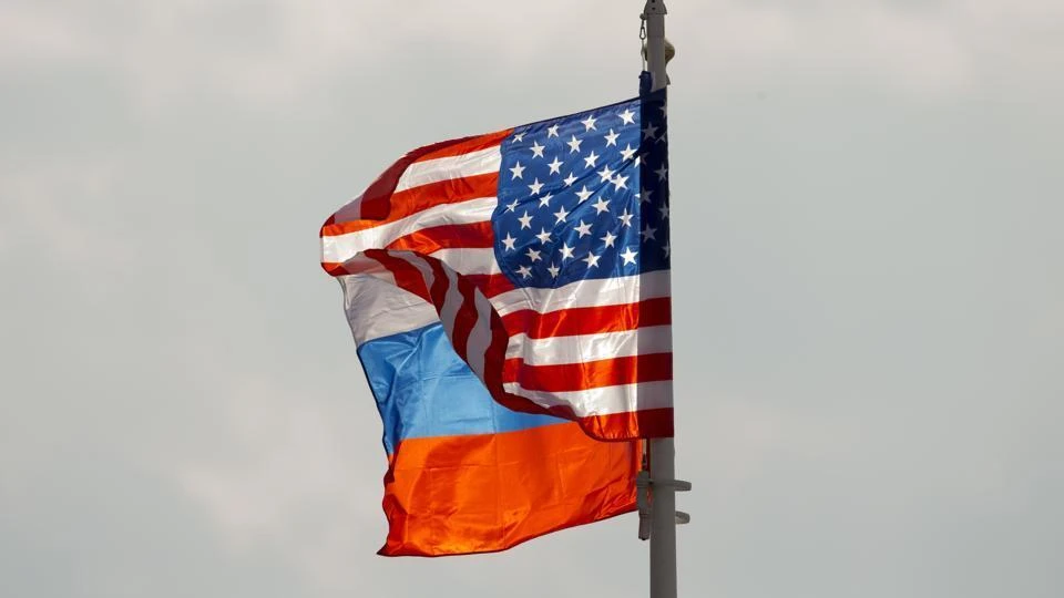 US and Russian national flags wave on the wind before US Secretary of State Rex Tillerson’s arrival in Moscow’s Vnukovo airport, Russia, on Tuesday, April 11, 2017. (File photo by AP)