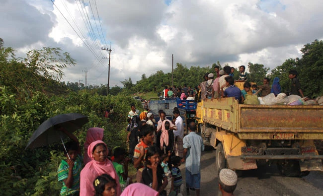 Freshly arrived Rohingya refugees carry their belongings as they board trucks at Ukhiya, Bangladesh on September 2, 2017, as they flee violence in neighboring Myanmar. (AFP)
