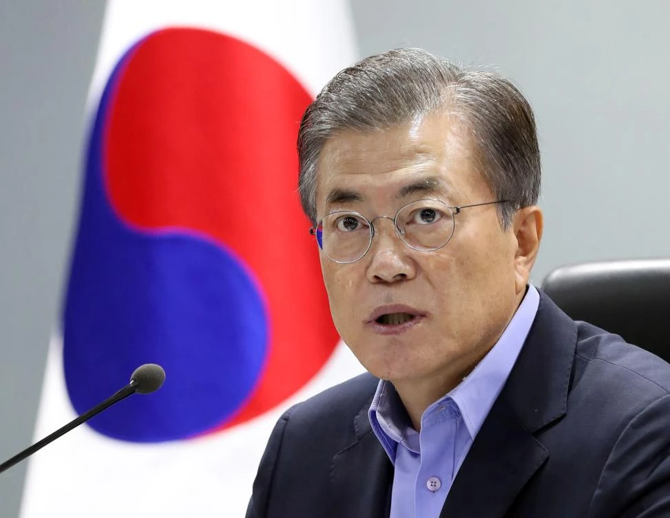 South Korean President Moon Jae-in speaks during an emergency National Security Council meeting at the presidential Blue House in Seoul on September 3, 2017. (AFP)