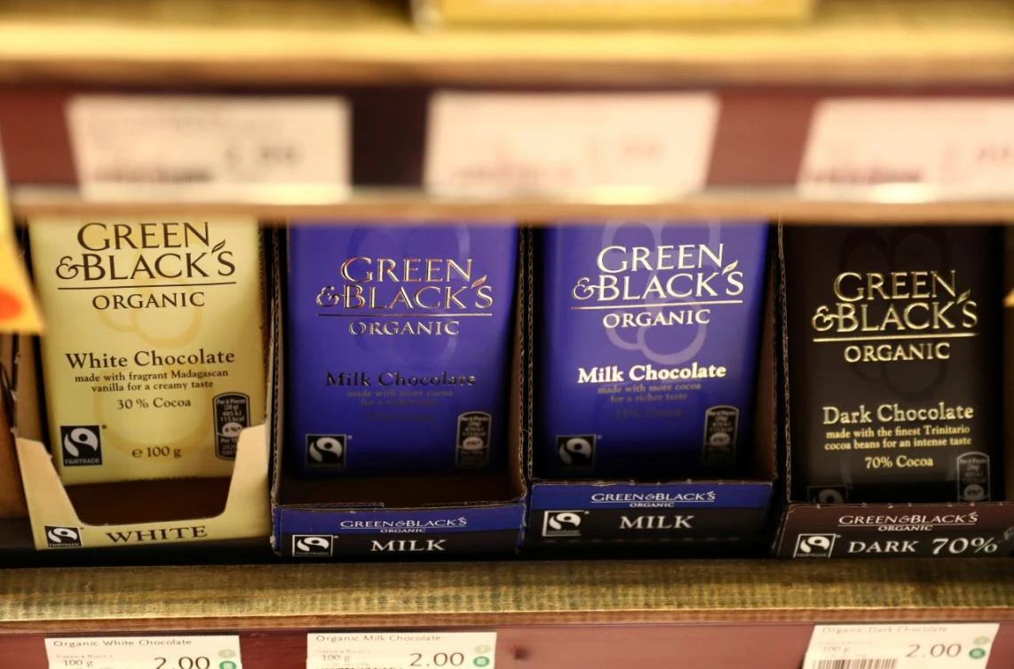 Green and Black's chocolate bars are displayed for sale in a store in London, Britain August 24, 2017. Picture taken August 24, 2017. (REUTERS)