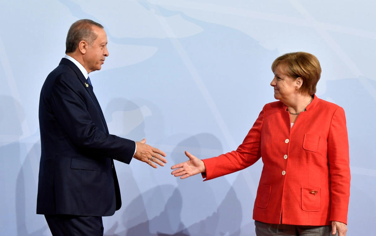 German Chancellor Angela Merkel greets Turkey's President Recep Tayyip Erdogan during the G20 summit in Hamburg, Germany, on July 7, 2017. (REUTERS File Photo)