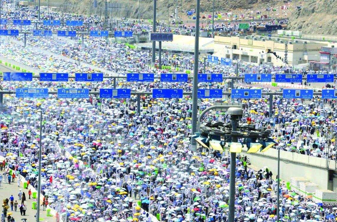 Pilgrims on their way to Jamrat to take part in the symbolic stoning of the devil in Mina on Sunday. (SPA)