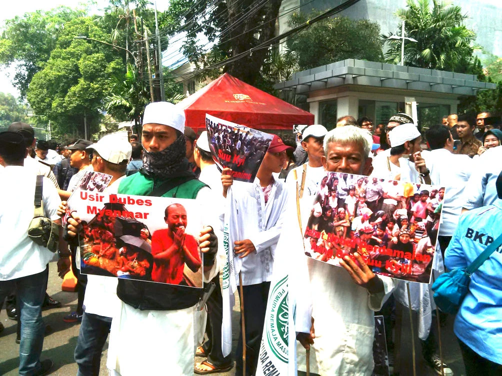 Indonesians demand urgent steps to end Rohingya plight